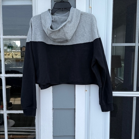 Nike - Cropped Tech Fleece Pullover Scuba Hoodie - size M - Picture 2 of 2